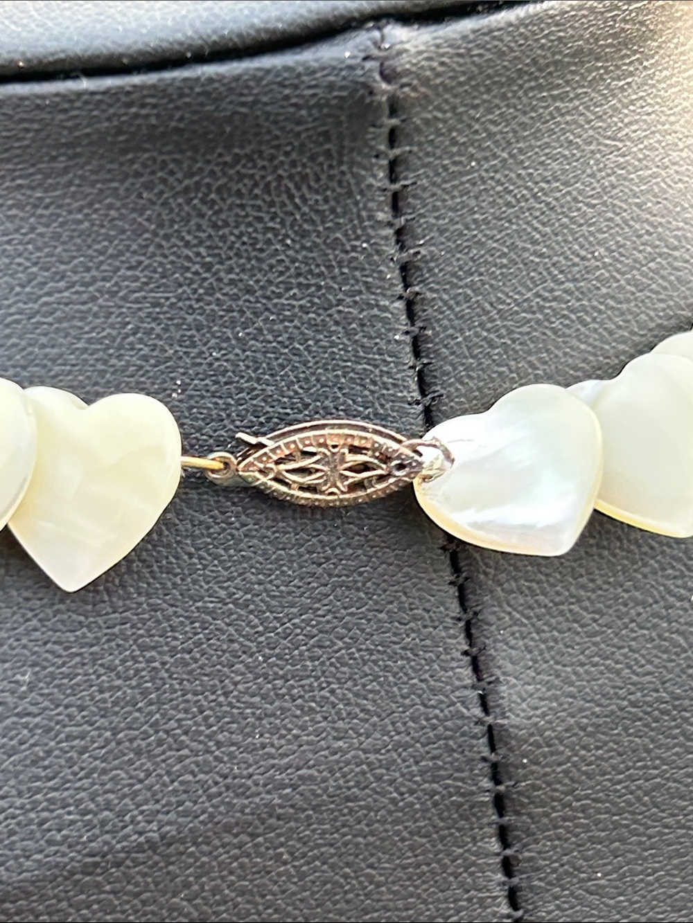 Vintage White Mother-of-Pearl Heart Bead Choker Necklace - Picture 6 of 8